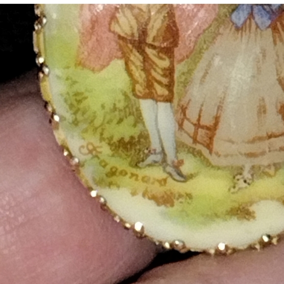 Vintage Fragonard Gold Tone Porcelain Courting Couple Scarf Slide Clip - Picture 3 of 6